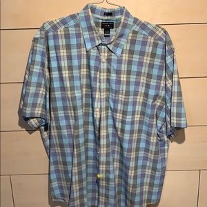 Short sleeve button down